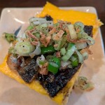 やきとり虎 - 焼いた秋刀魚の載った卵焼き