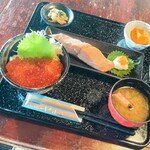光る海 - 秋鮭イクラミニ丼定食