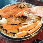 光る海 - サーモンハラス焼き