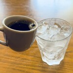 コンパル 御器所店 - デミカップからグラスに注ぎます♪