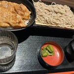 山の猿 苫小牧柳町店 - 豚丼と蕎麦御膳