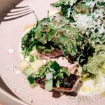 sio - 鯖一夜干しの前菜の内部。いろいろな素材たちが絶妙な感じで重ねられています。