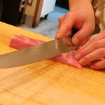 鮨 しゅん輔 - 蛇腹を斬り付ける親方