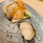 鮨 しゅん輔 - 蝦夷鮑とお揚げと胡瓜でいただく鮟肝。定番となりました