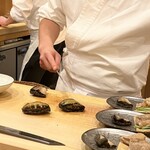 鮨 しゅん輔 - 寿都の蝦夷鮑の登場です