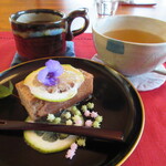 ル・ココン - キャトルカールのスイーツセット900円、ホットレモネード500円→ランチ注文で300円