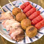 串一徹 - とりモモ￥200＋つくね￥200＋赤ウィンナー￥200　2024.10.21