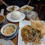 プロォーイ タイ料理 - 