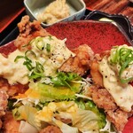 谷町 わらかし - 甘酢タルタルも間違いない！ザクッと香ばしい唐揚げに甘酢ダレ、トロッとまろやかなタルタルソースにはゆで卵と玉ねぎがたっぷりいい風味～