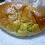 レコルト - 抹茶カスタードクリームパン ¥150