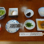 かね久 - 朝食全景