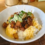 神武食堂 - 半チャーシュー丼