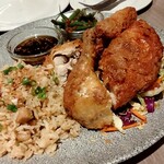 269091370 - クリスピーチキンとフライドライス♫普通ですが鶏肉も臭みなく美味しいですし、フライドライスはガーリックたっぷりでパワーが出ます♫