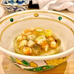 味ひろ - 賀茂茄子の上に鮑、車海老と新銀杏に出汁のきいた餡を掛けた吹き寄せ煮