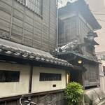 築地鉄板焼 Kurosawa - 東京大空襲もまぬがれた という 貴重な建物