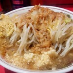 ラーメン二郎 千葉店 - 小ラーメン(900円)+しょうが(50円)、ニンニク少しヤサイアブラ。