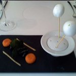 ル・ジュー・ドゥ・ラシエット  - 真鯛が入ったお米のフワフワしたもの、赤ピーマンのフィナンシェ、チーズ、あおさのチップス