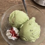 ヤキニク ぼんず - ピスタチオアイス363円