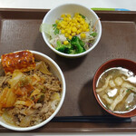 すき家 - 料理写真:辛旨すきやき牛丼 ランチセット