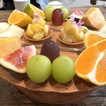 aru - 地元で採れたフルーツ盛り合わせ　シャインマスカット　ウインク　黒無花果　二郎柿　ラフランス　極早稲みかん