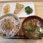 トーコーキッチン - イタリアンオムレツ 副菜二品、豚汁、ご飯