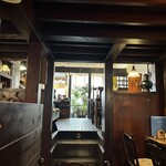 南風堂珈琲店 - 半地下から撮影した1階禁煙フロア。アジアンのような、民藝のような、独特のいい雰囲気