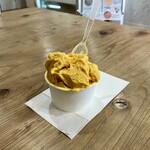 ジェラート屋 - カボチャキャラメル（子どもに3口ほど食べられた後）