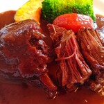 シェ・レノン - 牛ほほ肉はやわらかくホロホロです。