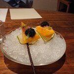 mingles - 季節のフルーツ、ライム、キャビア