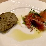 アルトパッショ - 白茄子のスフォルマートとサーモンカルパッチョ