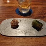 mingles - 韓牛タルタル、燻製鰻、 揚げたヒメジとカムテの巻
      