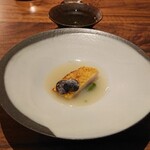 mingles - 済州魚、黄金の膨化米、干し魚粥、夏胡椒、プレスキャビア