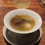 mingles - 「MINGLING POT」- 魚マンドゥ、韓牛とキャベツマンドゥ、アミガサタケマンドゥ、ナマコ、鮑、団栗、アンチョビ汁