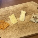 ロタンティーク ワインショップ&バー - チーズ盛合せ