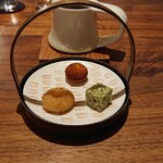 mingles - 美しい朝鮮お菓子 - とろろ芋ジュアク、カムテポン菓子、コチュジャン　シュー