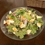 バルバルキッチンアメリ - 手作りドレッシングとフルーツのグリーンサラダ(¥450)