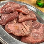 炭火焼肉 寿苑 - 厚切り牛タン