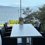 乃の風リゾート - 席の奥に羊蹄山