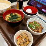すき家 - 料理写真:牛たまかけ朝食　390円