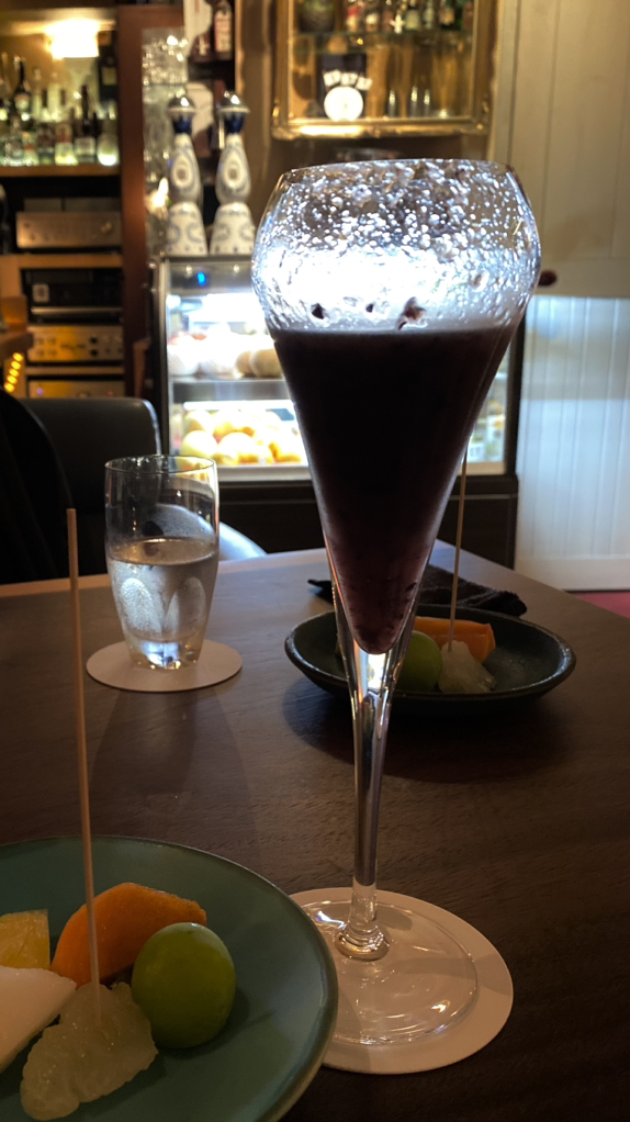 写真 : ザルッキンググラス （THE LOOKING GLASS） - 箕面船場阪大前