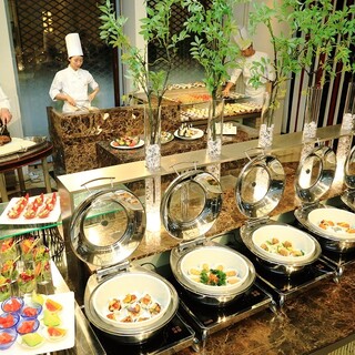 自豪的料理與甜點都能享受的「午餐&甜點自助餐」