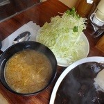 馬場南海 - カレーには味噌汁と山盛りキャベツ