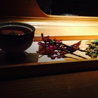 銀熊茶寮 - 先附け。桜豆腐が絶品