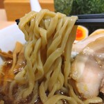 中華ソバ ちゃるめ - 「菅野製麺所」さん特注の太縮れ麺。
