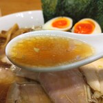 中華ソバ ちゃるめ - クリアだが旨味の強いスープ。