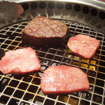 よろにく - シンシンのステーキとタン