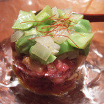 よろにく - ハラミローストとフォアグラのユッケ 新たまねぎ、空豆、アスパラのせ