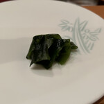 鮨 久保田 - 余った肝ソースに福岡のワカメで