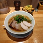 麺家 たけ田 - 醤油らぁ麺とウマズラハギのタルタル丼