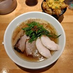 麺家 たけ田 - 醤油らぁ麺とウマズラハギのタルタル丼